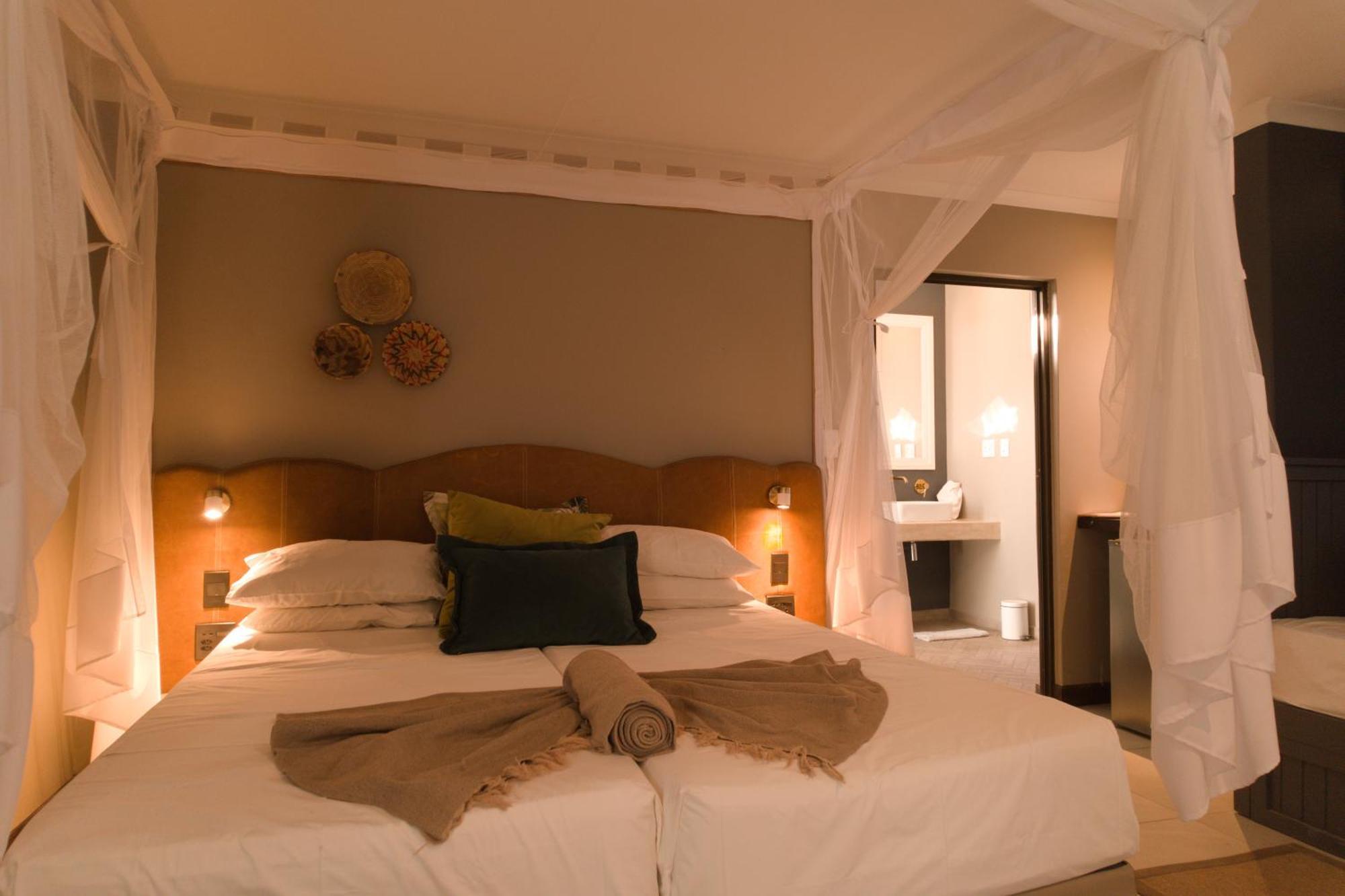 Toshari Lodge Okaukuejo Eksteriør billede