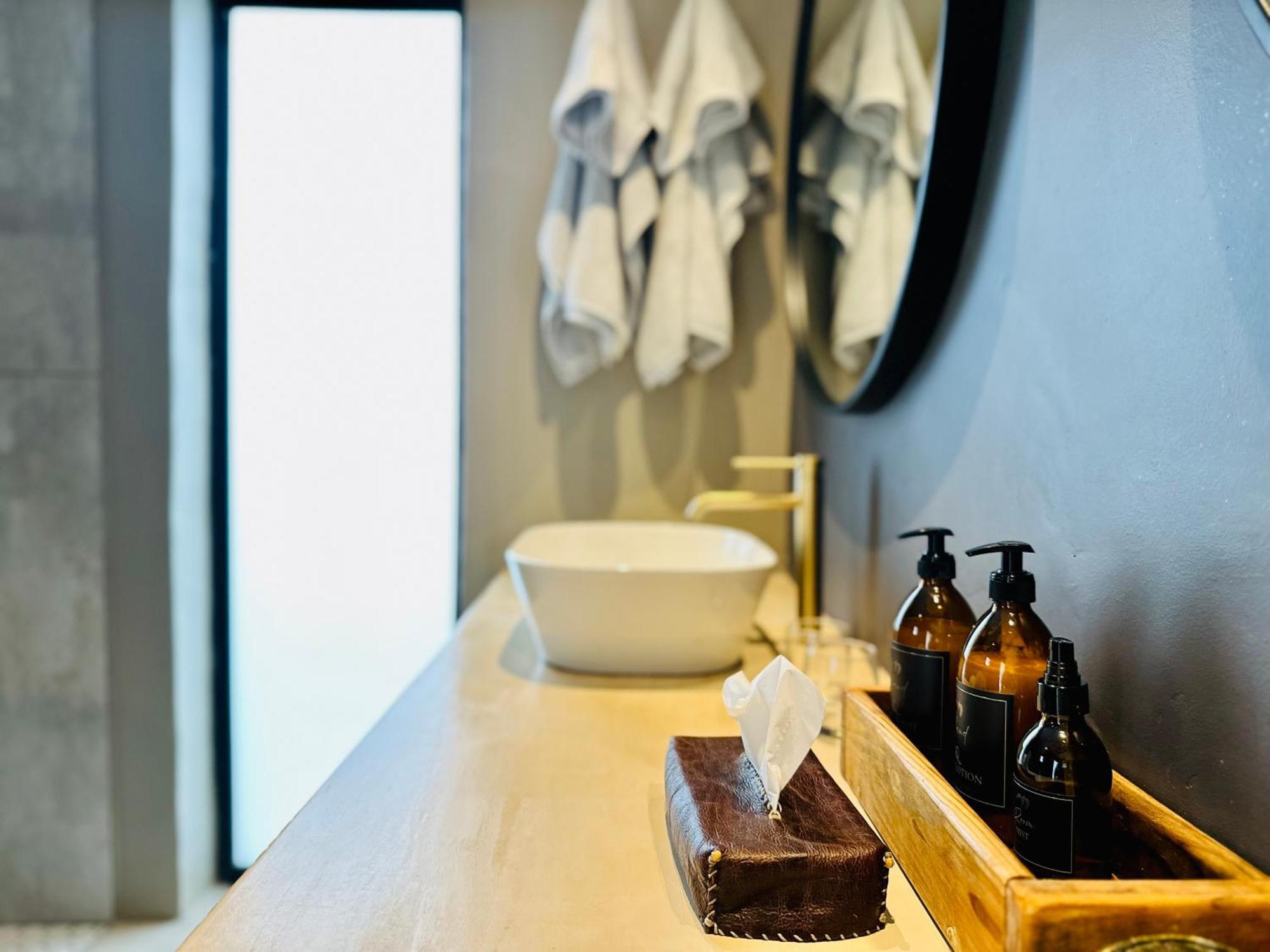 Toshari Lodge Okaukuejo Eksteriør billede