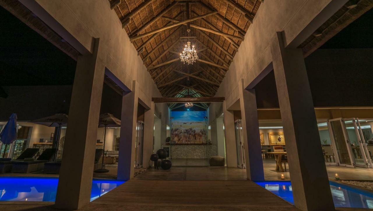 Toshari Lodge Okaukuejo Eksteriør billede